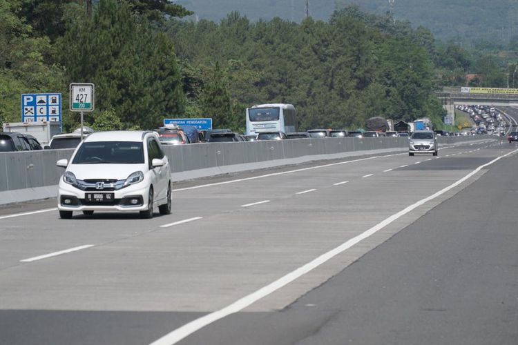 Tips Aman Berkendara di Jalan Tol