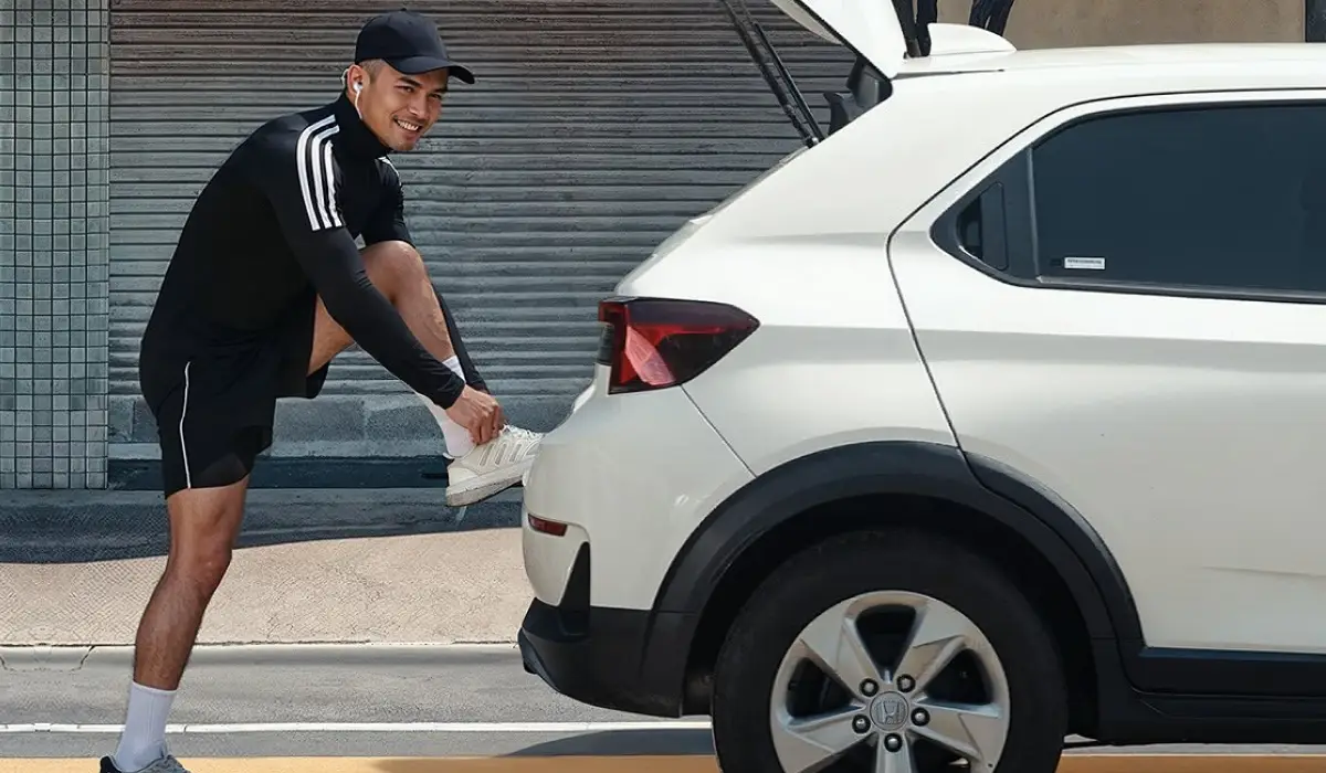 WRV isi angin 1 Jangan Asal Isi! Ini Dia Perbandingan Nitrogen vs. Angin Biasa untuk Ban Mobil Honda Kesayanganmu (Ada Tips dari Honda Bintang Tabanan!)